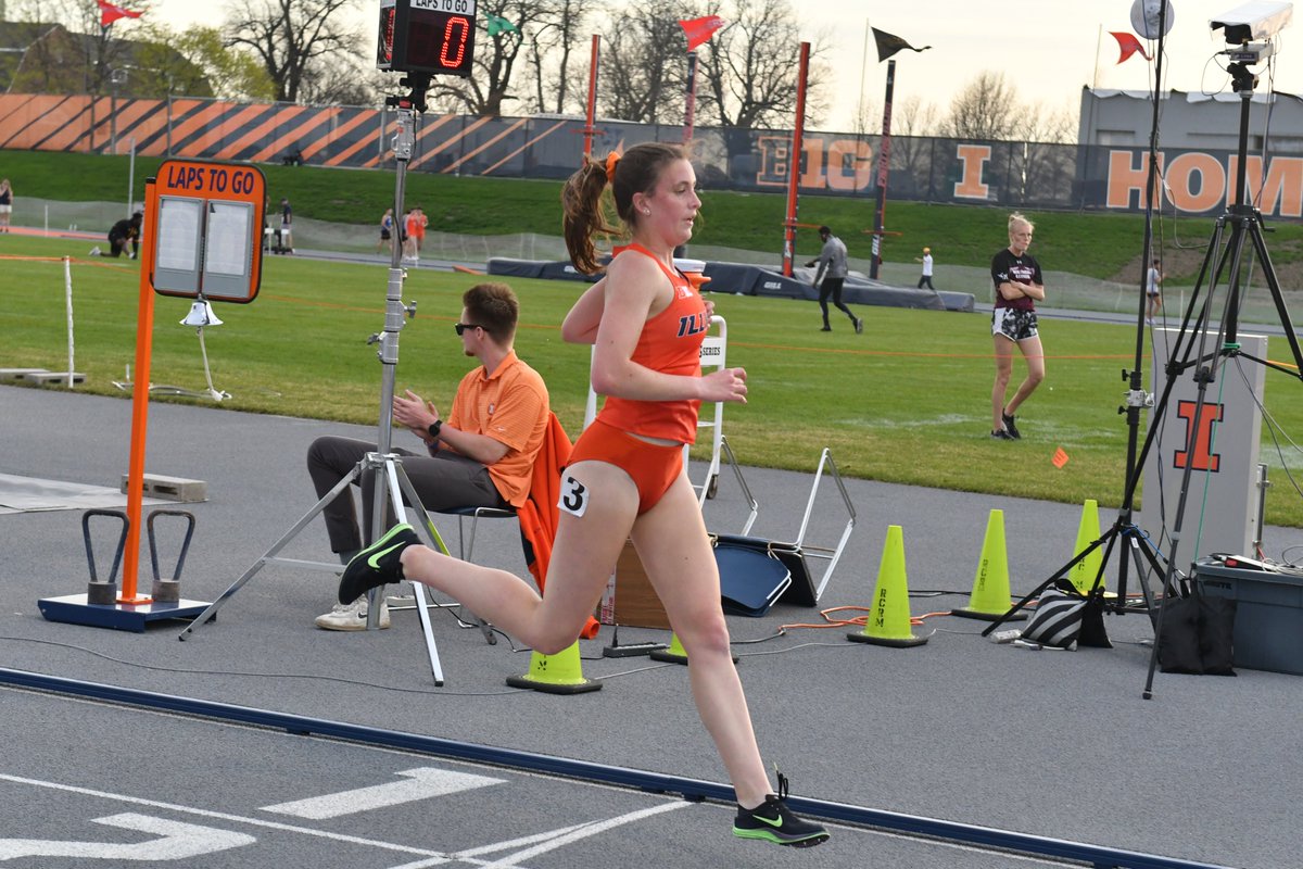IlliniTrackXC's tweet photo. 𝐈𝐥𝐥𝐢𝐧𝐨𝐢𝐬 𝟑𝟎𝟎𝟎𝐦 𝐒𝐂 𝐒𝐰𝐞𝐞𝐩!

@maggiegamboaa and @EddieSiuda are champions of the 3000m steeplechase! @KatieHohe sets a new personal best in the same race!

🥇 Gamboa - 10:43.44
🥉 Hohe - 11:09.85 (PR)
🥇 Siuda - 9:09.34 (PR) https://t.co/KLvrc36m9X