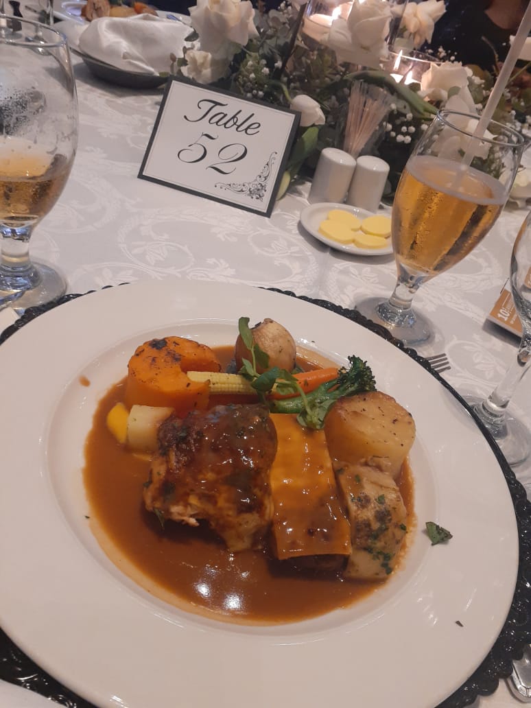 CodsMpilo's tweet photo. Staters...mains ...and nom nom sweets !!
Nne kha nne zwliwa zwida phanda 🤞#cmf10 https://t.co/tyEQv9LBPD