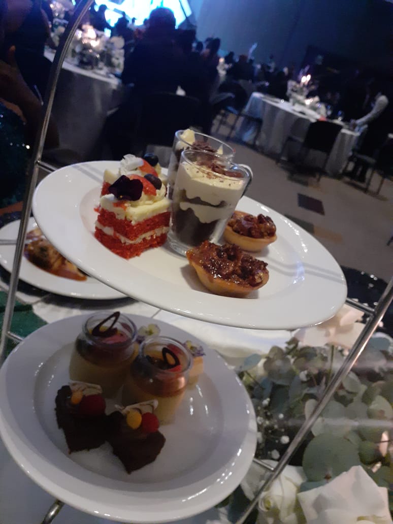 CodsMpilo's tweet photo. Staters...mains ...and nom nom sweets !!
Nne kha nne zwliwa zwida phanda 🤞#cmf10 https://t.co/tyEQv9LBPD