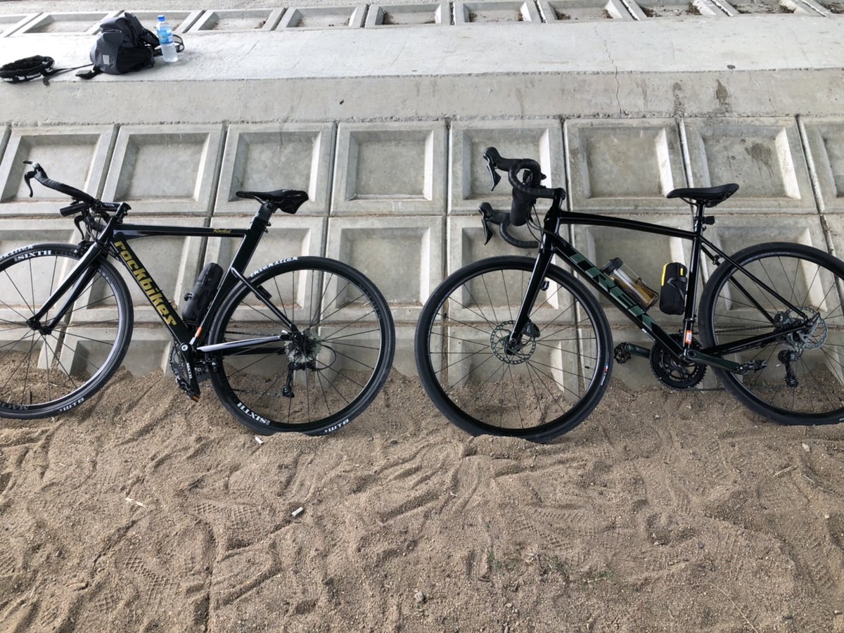 wakeme77's tweet photo. ロードバイクを始めて2年半くらい?初めて目的をもって走ってきました。友達とラーメン食べに行っただけですが。誰かと一緒に走るのってたのしいねんな…
#ROCKBIKES #rockbikesrocket #sixthcomponents #sixthcomponentsbullhorncontrol
#thickslick https://t.co/P4IYkRsTkE