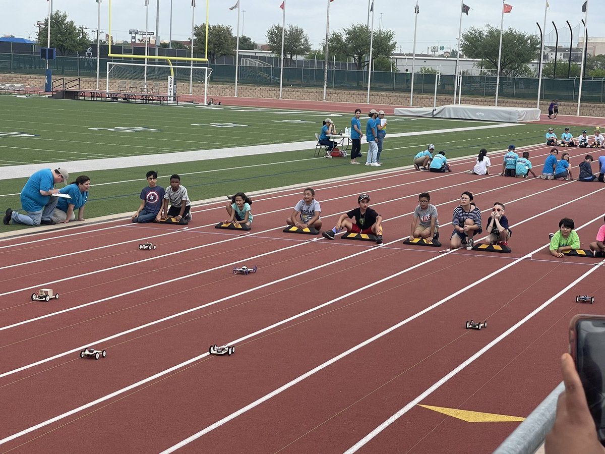 georgettecarra5's tweet photo. What a busy day, but wouldn’t have it any other way! Supporting our Cody Colts is what admin is all about!! Great job Colts!!! @NISDCody #admincan @TammyLozano5 #wegopublic #WeCare https://t.co/7iaSmVTPqJ