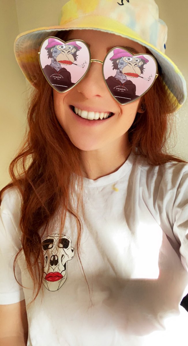 kal3chip's tweet photo. Question.. does your @DApeWives inspire you in some way? Mine does! Inspires me to own a dozen bucket hats before summer.🤪 #daw #buckethat #summervibes https://t.co/ZjtBWO4plJ