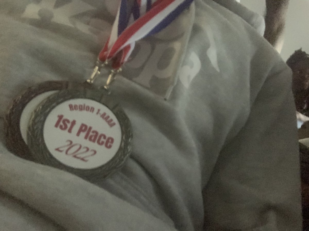coreybaker1k's tweet photo. AGTG 🙏!!! Region Champ 100m dash: 11.07 and 3rd place for 4x100 meter dash: 43.89 @Coach_Fig06 @milesplit https://t.co/7kJ2SCPtom
