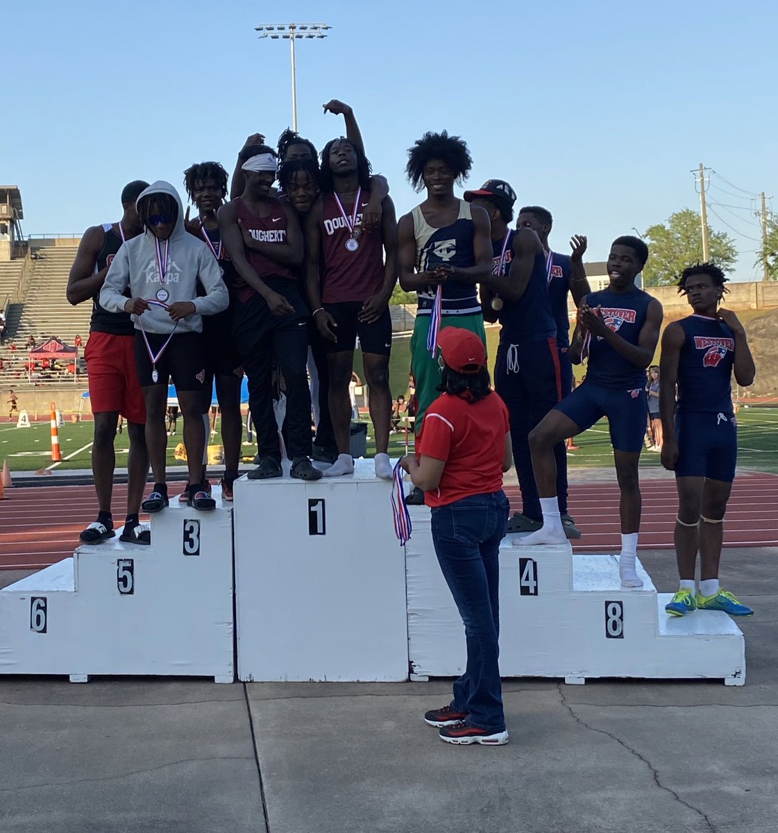 coreybaker1k's tweet photo. AGTG 🙏!!! Region Champ 100m dash: 11.07 and 3rd place for 4x100 meter dash: 43.89 @Coach_Fig06 @milesplit https://t.co/7kJ2SCPtom