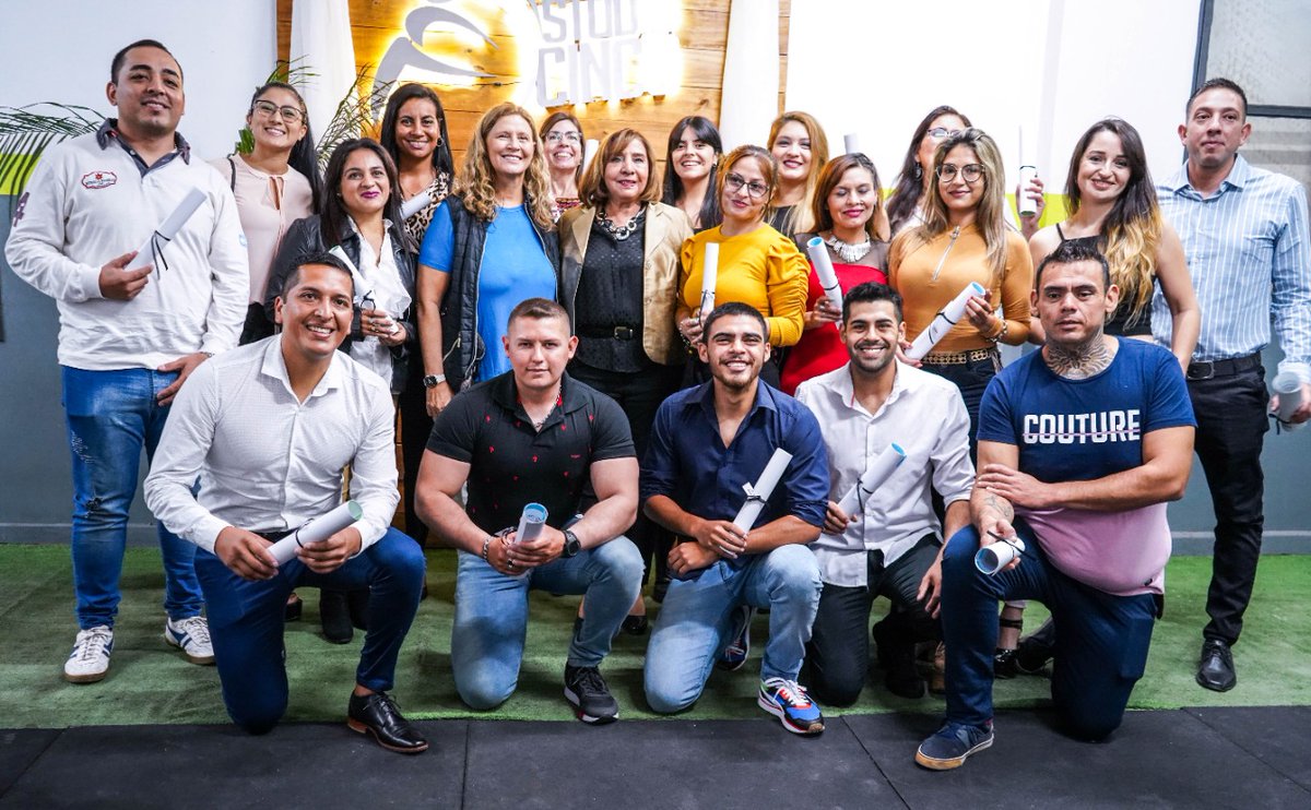 GabyPedrali's tweet photo. Hoy participé de la Vigésima Colación del Instituto Privado Superior en Fitness #StudioCinco donde egresaron 19 instructores e instructoras en distintas disciplinas que se suman a los más de 2000 profesionales egresados en estos 20 años de formación y capacitación del instituto. https://t.co/3QcXJnFdZH