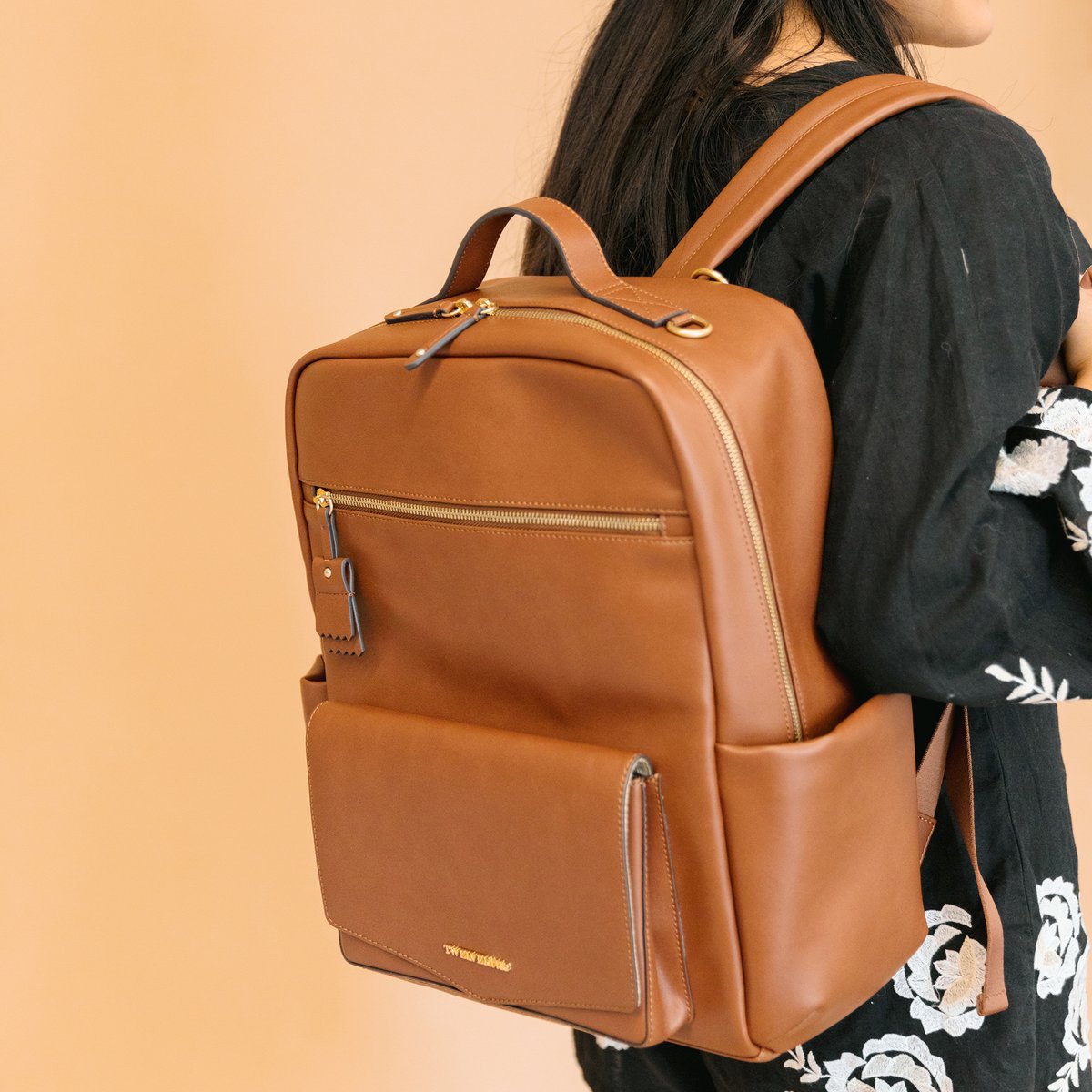 MommysPlaybook's tweet photo. #ad Take a 'PEEK' under the front flap of the Peek-A-Boo #DiaperBag Backpack & you'll find a pocket specifically designed to fit a pack of #babywipes and an opening for quick access!
LEARN MORE: https://t.co/MlEVf2Enc9
#babyessentials #OhBabyEvent #babyshowergift https://t.co/JMtiKL9S3C