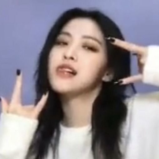 dailysrj's tweet photo. i can hear ryujin saying “yeah ill be the tomboy” https://t.co/ua8QOrzMA0