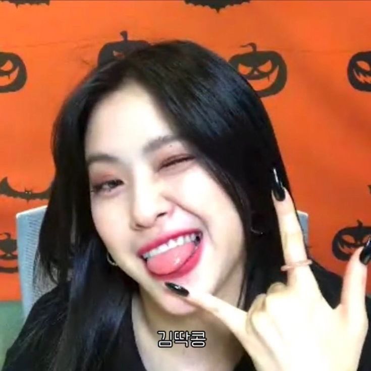 dailysrj's tweet photo. i can hear ryujin saying “yeah ill be the tomboy” https://t.co/ua8QOrzMA0