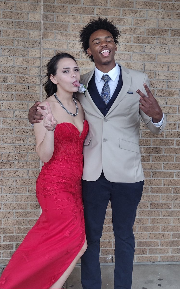 MaricelaCasti19's tweet photo. Senior Prom 2022
#viewsfromtheview https://t.co/pdGics0zWe