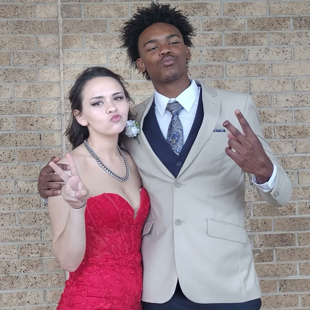 MaricelaCasti19's tweet photo. Senior Prom 2022
#viewsfromtheview https://t.co/pdGics0zWe