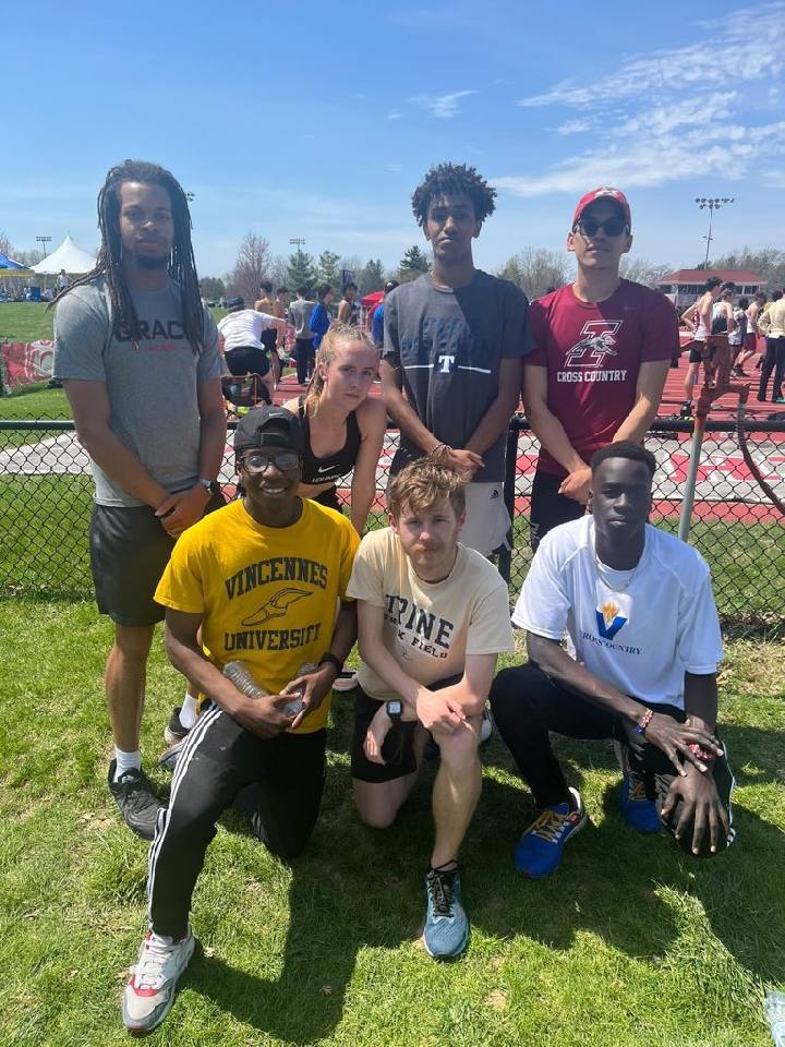 srbrickler's tweet photo. What a great group! Love they were able to see one another at a track meet today. @BDtrack @GiantDistance https://t.co/O8V4DQqRJy