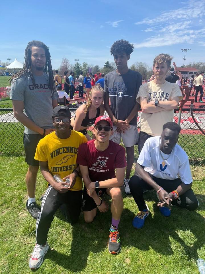 srbrickler's tweet photo. What a great group! Love they were able to see one another at a track meet today. @BDtrack @GiantDistance https://t.co/O8V4DQqRJy