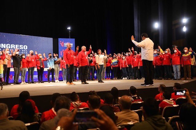 nicmaduroguerra's tweet photo. Solo una verdadera Revolución confía el destino de la patria en la juventud. Vamos a nuevas tareas luego de 4 años de aprendizaje, resistencia y construcción heroica desde la gloriosa @JuventudPSUV.  Al @PartidoPSUV le vienen años de grandes batallas y victorias junto al pueblo. https://t.co/zmGqIikxX6