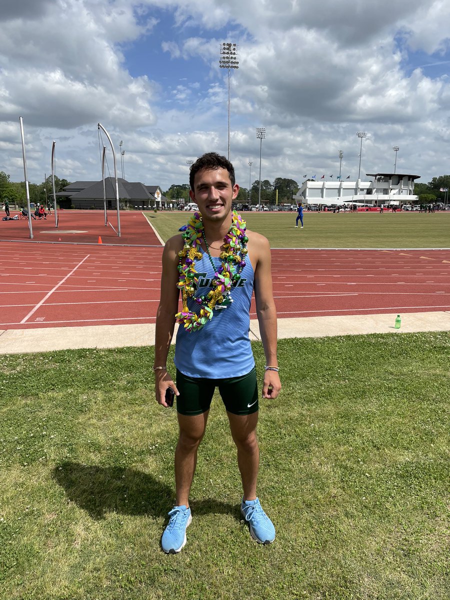 RunAdrianMyers's tweet photo. Even though the winds were very strong Monroe, that didn’t prevent some of our athletes from wearing the #PRbeads today 🟢🟡🟣 Iker at 1,500m, Kaia in the 100H&200m, and Norah in the Discus! https://t.co/4axCg8cumV