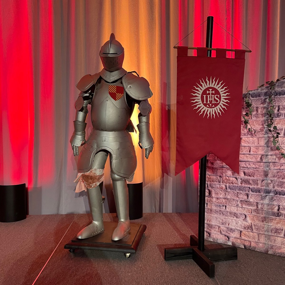 RegisJesuitHS's tweet image. RJ Raider is looking right at home at LARK CannonBall. There is still time to bid in the Online Auction regisjesuit.com/LARKCannonBall #RJLARK #SupportRJ