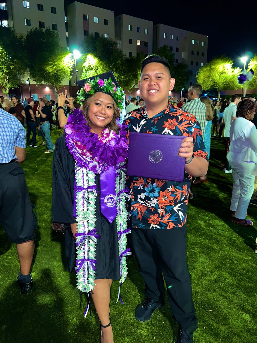 ilyjohnalynx3's tweet photo. 3 years later &amp; i finally graduated! thankful for my family &amp; friends that supported me throughout these 3 years. i love y’all ❤️ gcu &amp; az will always have a special place in my heart. lopes up &amp; lopes out 🤘🏽💜 https://t.co/jMsCfERioV