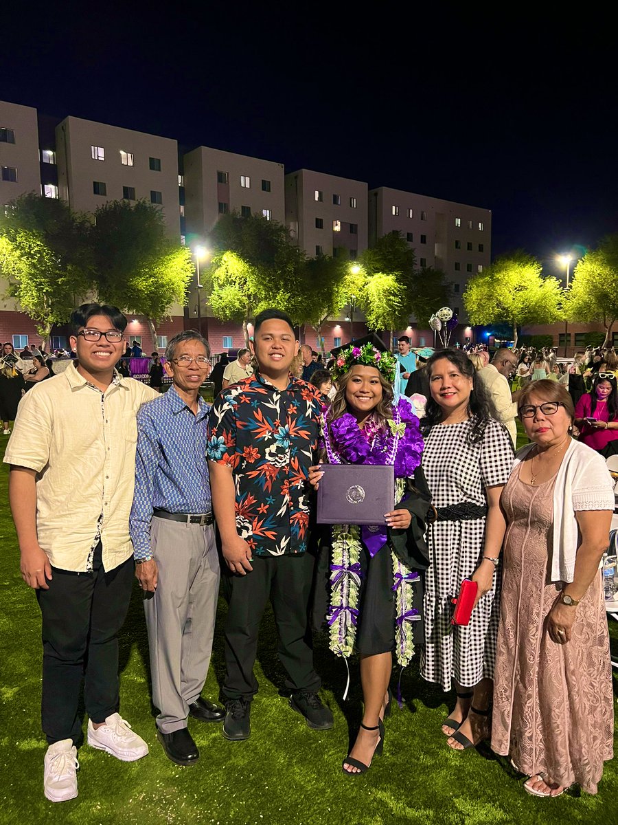 ilyjohnalynx3's tweet photo. 3 years later &amp; i finally graduated! thankful for my family &amp; friends that supported me throughout these 3 years. i love y’all ❤️ gcu &amp; az will always have a special place in my heart. lopes up &amp; lopes out 🤘🏽💜 https://t.co/jMsCfERioV