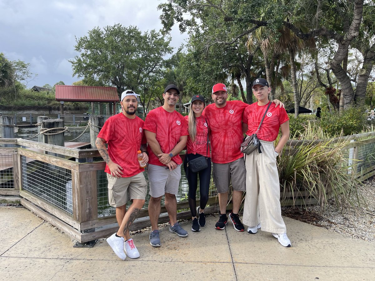 Izabella121's tweet photo. Volunteering on Earth 🌍 Day has become a tradition for my team and I. Thank you  @target for being a company with values always making it a priority giving back to the community and supporting the environment #wearetarget #volunteering #target #earthday #R300 #G396 #D349 https://t.co/y9o231vxoW