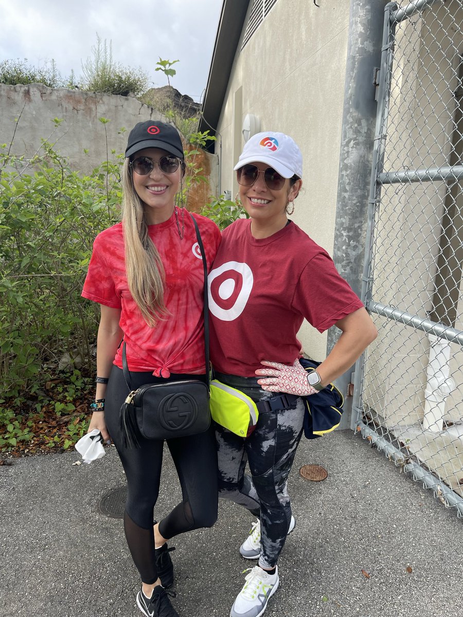 Izabella121's tweet photo. Volunteering on Earth 🌍 Day has become a tradition for my team and I. Thank you  @target for being a company with values always making it a priority giving back to the community and supporting the environment #wearetarget #volunteering #target #earthday #R300 #G396 #D349 https://t.co/y9o231vxoW