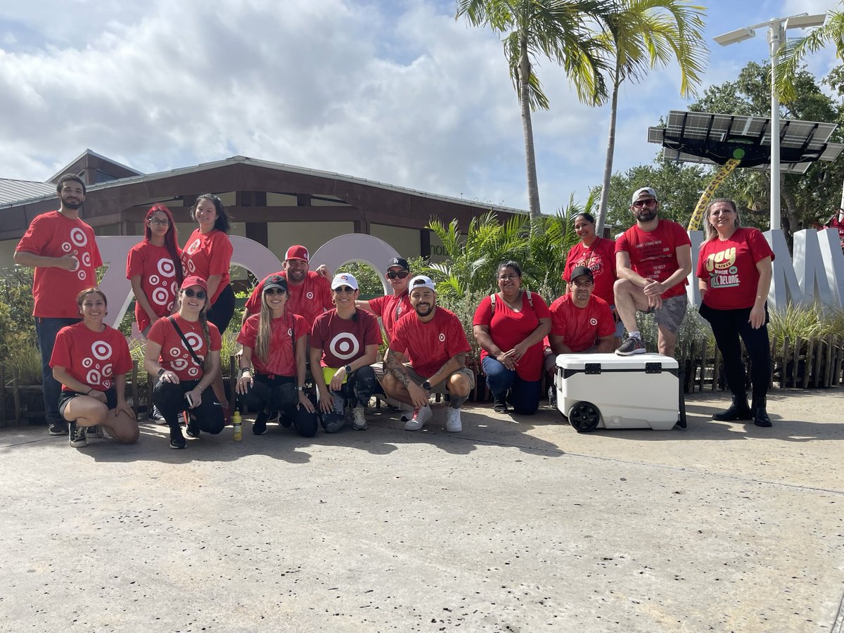 Izabella121's tweet photo. Volunteering on Earth 🌍 Day has become a tradition for my team and I. Thank you  @target for being a company with values always making it a priority giving back to the community and supporting the environment #wearetarget #volunteering #target #earthday #R300 #G396 #D349 https://t.co/y9o231vxoW