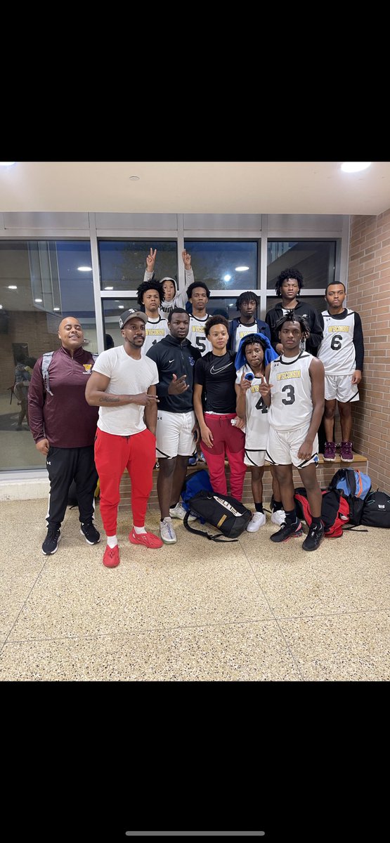 sinhalltime4624's tweet photo. Thank you Marquis Teague for the words of wisdom, encouragement, complements you gave our program today #12Deep #Compete&Defend https://t.co/fdeMwmK9U8