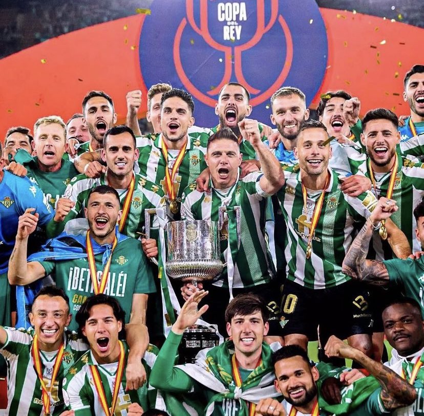 AGuardado18's tweet photo. Simplemente sin palabras!!
gracias Futbol por esto !! CAMPEONEEEES DE COPA!! Los Amo Sandra #maximomuchachocabron y me falto mi #Catalinamuchachachingona https://t.co/MpUoXSj1R4