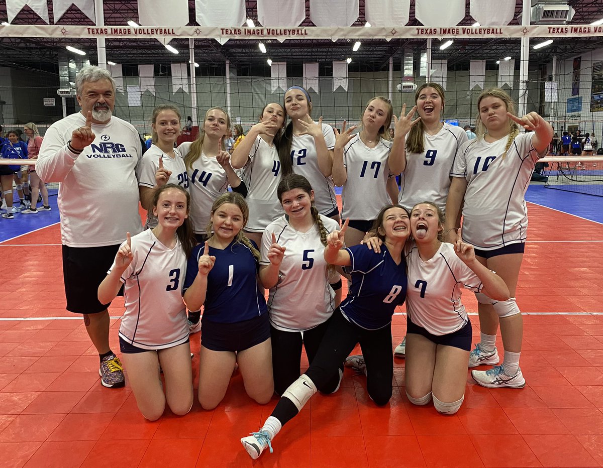 andeetaylor2026's tweet photo. 6-0 today at #yearendbash means gold bracket tomorrow! let’s do this @14sNrg @NRGVBC @AAUVolleyball https://t.co/3m7Ct13EnK
