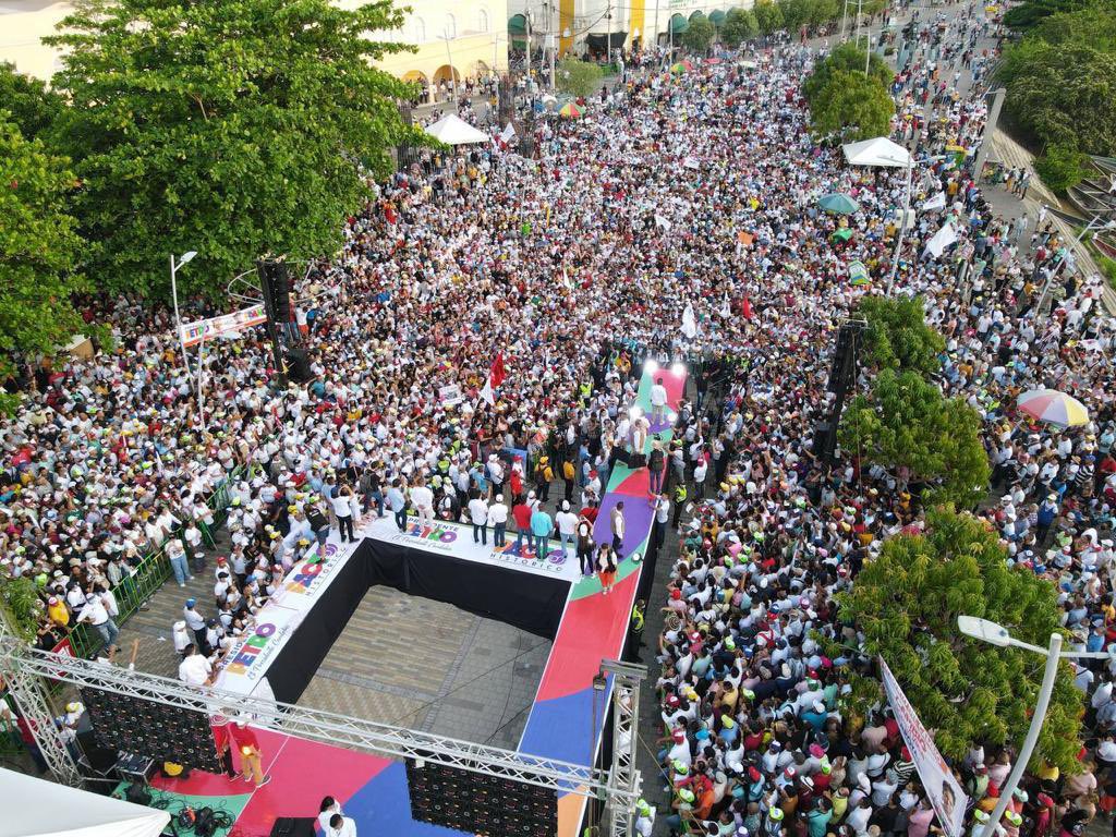 GustavoBolivar's tweet photo. Al ver lo sucedido hoy en Montería, les puedo asegurar algo sin margen de error: #PetroSeráPresidente en Primera Vuelta. 
RT https://t.co/fhVl7eSVsl