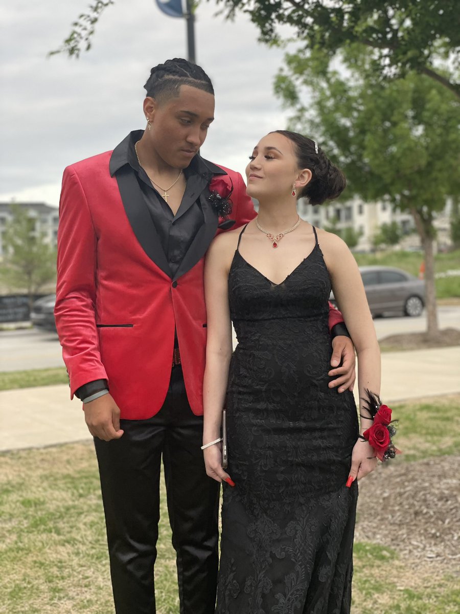 nhunter_76's tweet photo. And just like that, itβs prom.π€§ππ #BrandonNBrooke #viewsfromtheview https://t.co/kyb9DQZO8L