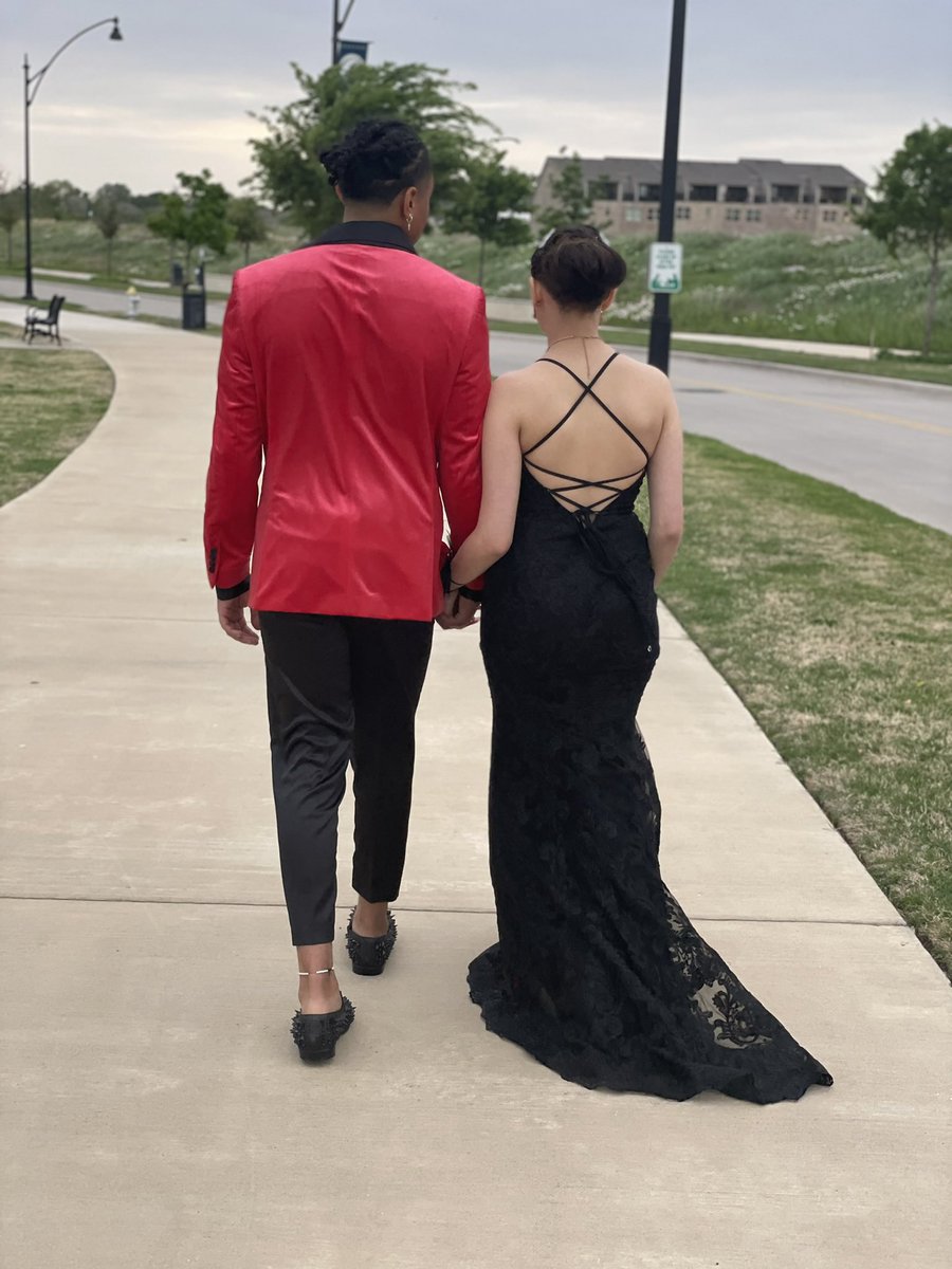nhunter_76's tweet photo. And just like that, itβs prom.π€§ππ #BrandonNBrooke #viewsfromtheview https://t.co/kyb9DQZO8L
