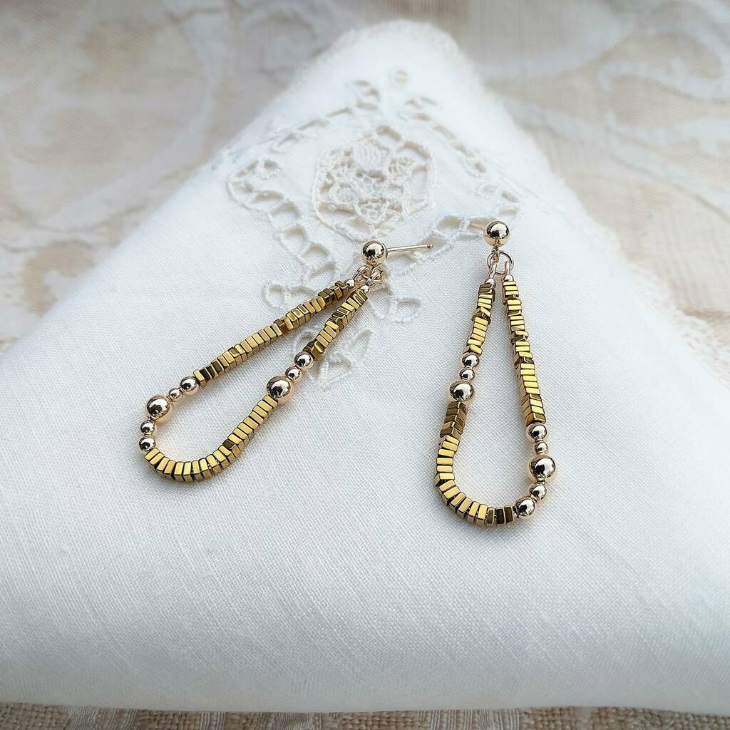 pliersandstring's tweet photo. Sometimes I wonder, is it too much... is it too much sparkle? Ha! As if! 🤩 #weekendglam #dangleearrings #goldongold https://t.co/Wd7bq8zb74 https://t.co/wS3ePq0gvy