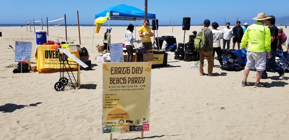 itisoverdue's tweet photo. 308 lbs in one of the 5 spots along the coast of Santa Monica!🥳 Thank you everyone who came out today for our very first annual 24hr Earth Day event. Its incredible to see everyone come together for community cleanups and share the goal of a better environment🌎 @weexploreearth https://t.co/HjLgtVN1IH