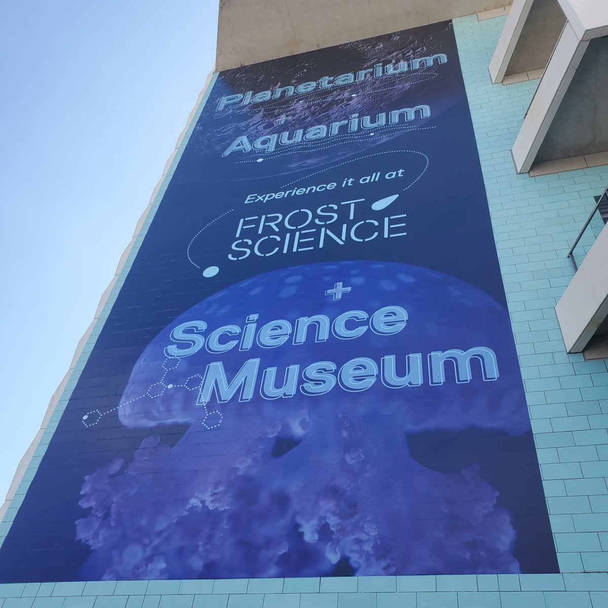 aarnold4281's tweet photo. A fun day at the @FrostScience Plenty to do, plenty of things to learn about. Going to plan a day trip to see the #sherlockholmes exhibit when it opens #frostsciencemuseum #science #miami #nevertooold #learning #vacation https://t.co/5rnz5KlL1U