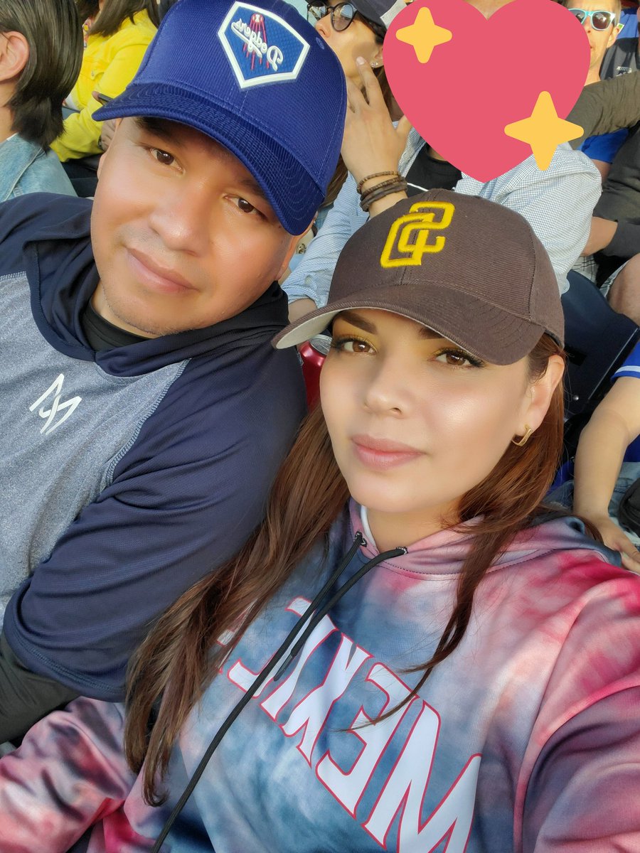 adry_rvl's tweet photo. 🥰🥰😘😘 #TimeToShine @Padres https://t.co/XofJTcKEn3