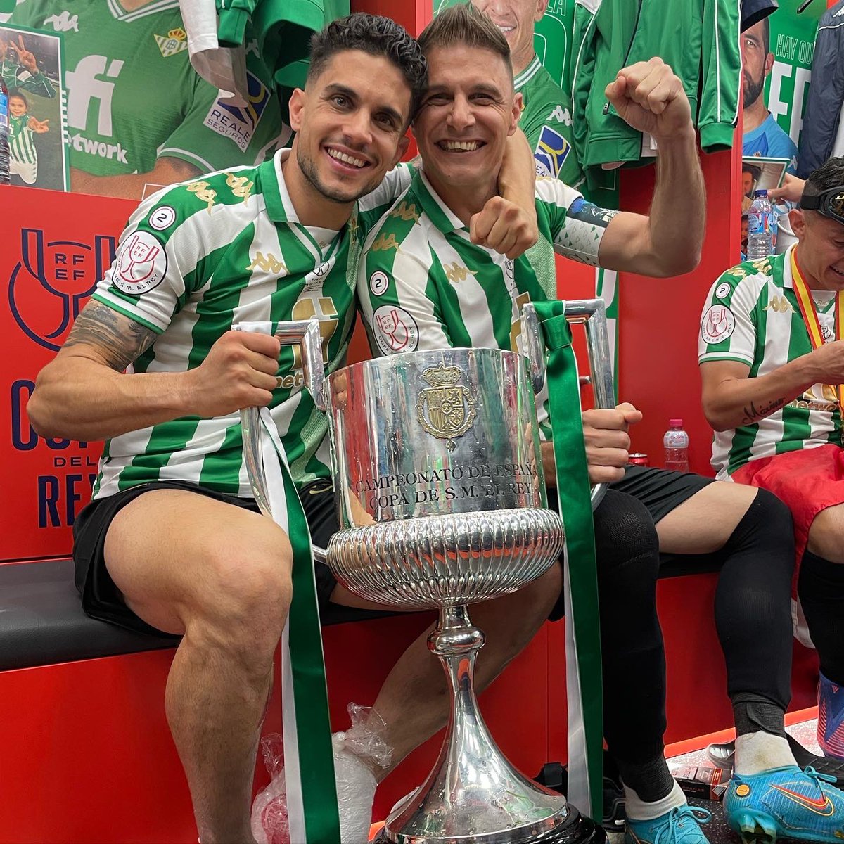 MarcBartra's tweet photo. CAMPEONES!!!!!!!!!!! BETICOS Y BETICAS, QUE VIVA EL BETIS Y LA MADRE QUE OS PARIÓ!!! MUSHO BETIS!!!!!!! @RealBetis 💚 🏆 https://t.co/4zxlEoZR2R