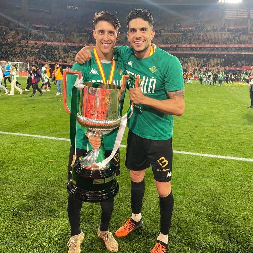 MarcBartra's tweet photo. CAMPEONES!!!!!!!!!!! BETICOS Y BETICAS, QUE VIVA EL BETIS Y LA MADRE QUE OS PARIÓ!!! MUSHO BETIS!!!!!!! @RealBetis 💚 🏆 https://t.co/4zxlEoZR2R