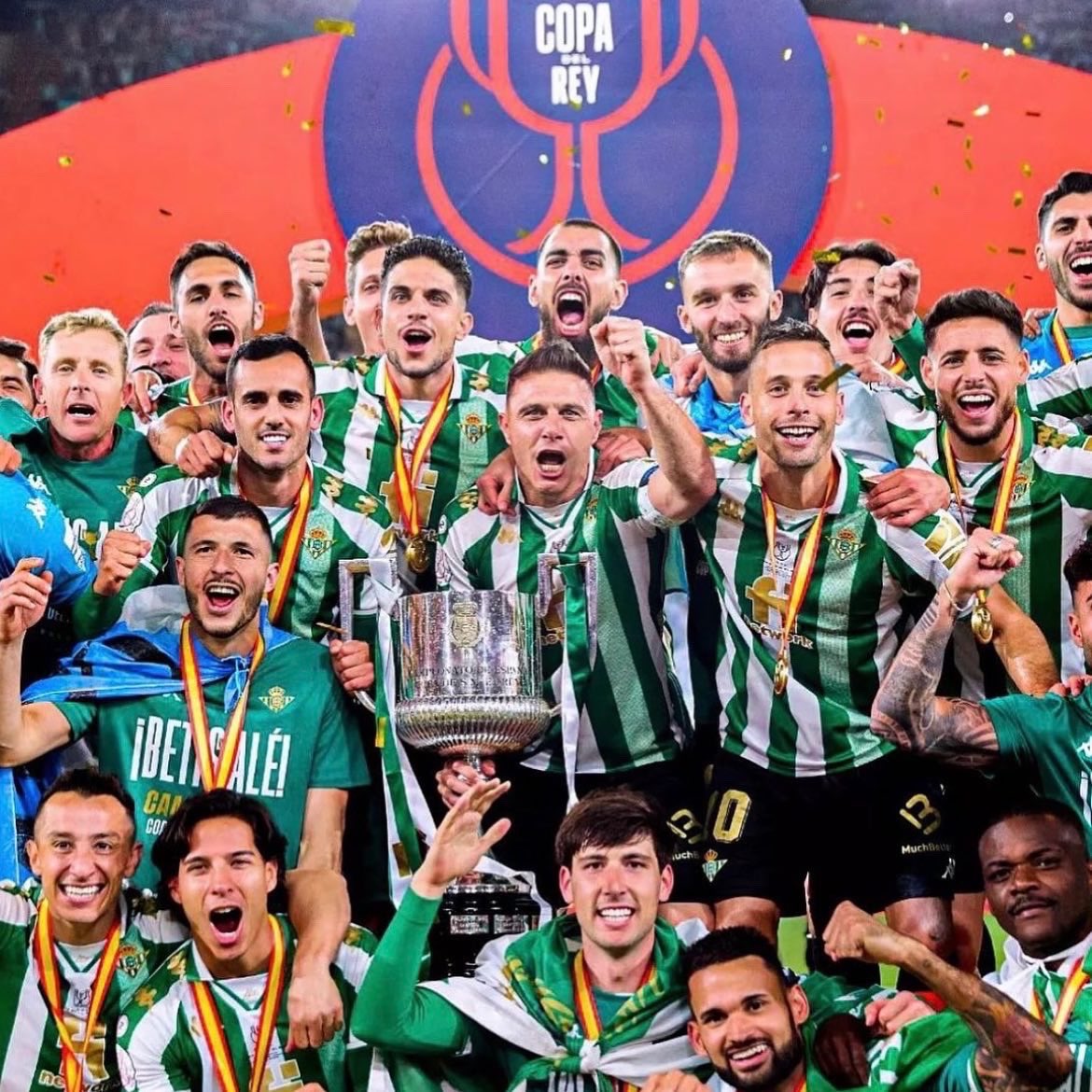 MarcBartra's tweet photo. CAMPEONES!!!!!!!!!!! BETICOS Y BETICAS, QUE VIVA EL BETIS Y LA MADRE QUE OS PARIÓ!!! MUSHO BETIS!!!!!!! @RealBetis 💚 🏆 https://t.co/4zxlEoZR2R