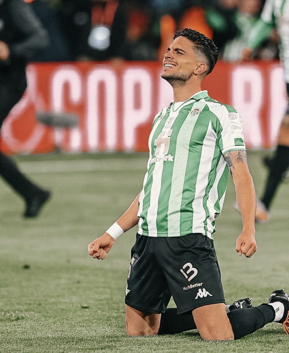 MarcBartra's tweet photo. CAMPEONES!!!!!!!!!!! BETICOS Y BETICAS, QUE VIVA EL BETIS Y LA MADRE QUE OS PARIÓ!!! MUSHO BETIS!!!!!!! @RealBetis 💚 🏆 https://t.co/4zxlEoZR2R