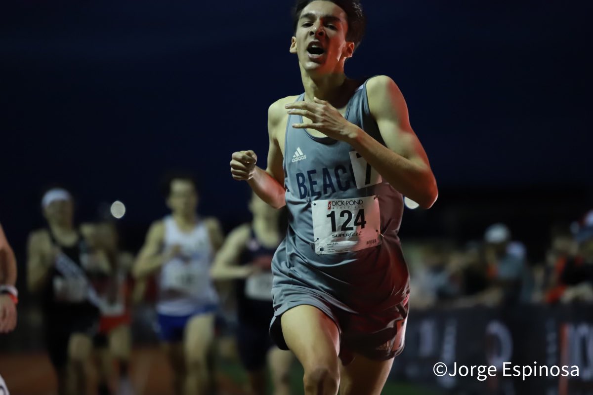 MSHeartland_'s tweet photo. Back from the abyss… Julian Aske of Evanston Beacon Academy wins sec 3800m in 1:57.95 #DNIP22 https://t.co/QW4FwWrHVK