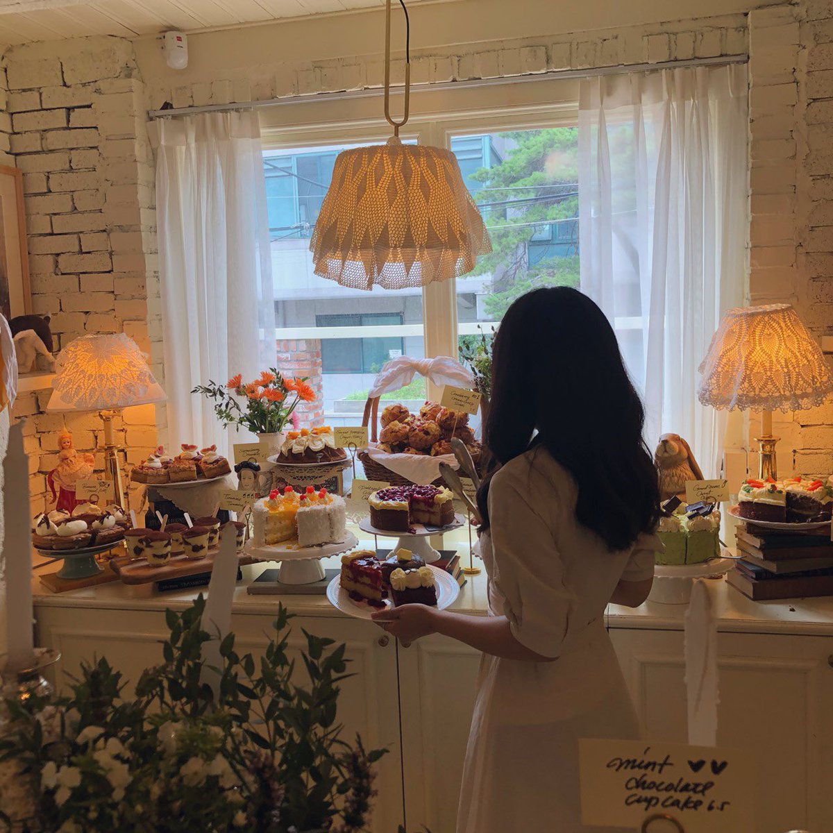 oimoimoimo_z's tweet photo. ❔☕️🍰 https://t.co/KSj8nWuqhn