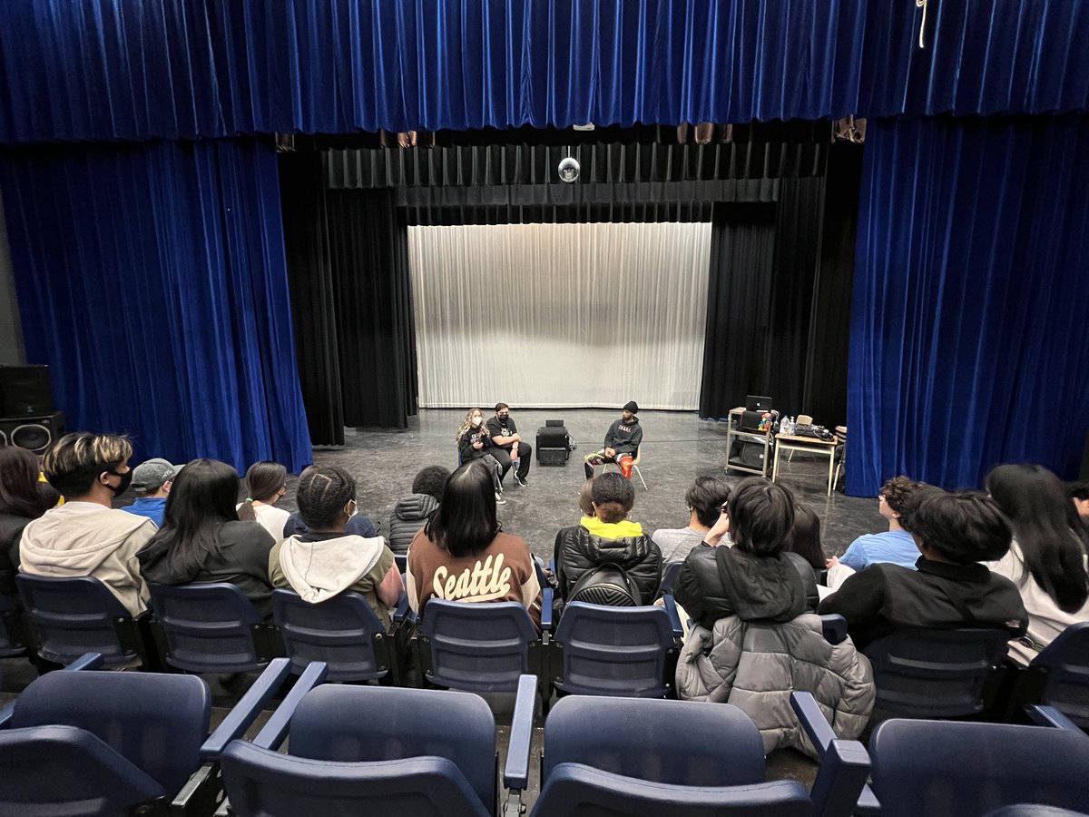 msiamundo's tweet photo. Day 2 of Faith Camp: the nourishment my soul needed. Can’t shout loudly enough from the mountaintops that @TCDSB has THE most inspiring Ss - so articulate and in touch with their faith 🤩
Let’s goooo, Apostles Lead family!
@MikeCLeadership @ministerQQ @StephanieDCstro https://t.co/BMUzbCgGXE