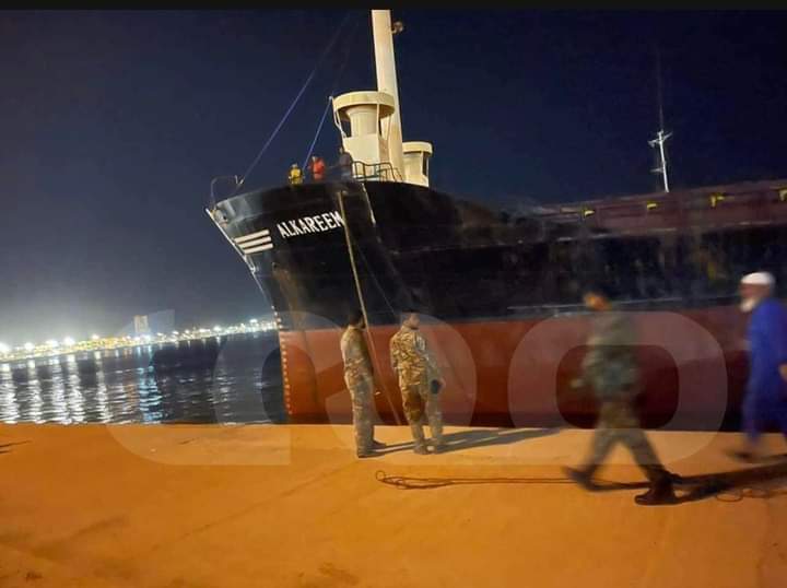 libya_ahale's tweet photo. عاجل

الصور الأولى للناقلة الضخمة (alkareen) التي تم ضبطها لقيامها بتهريب النفط الليبي..

تكالب علينا المهربون https://t.co/Rfkz5QDY84