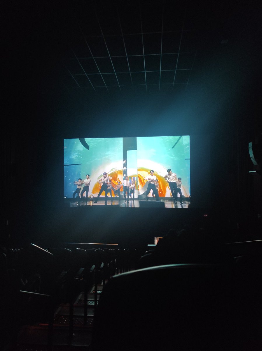 17Brazil_'s tweet photo. E ai Carats!! Como foi o filme pra vocês?? Assisti ele na quarta! Acreditam que a sessão começou 17:17? BEM SEVENTEEN ~Risa https://t.co/zrg1SnDmW1