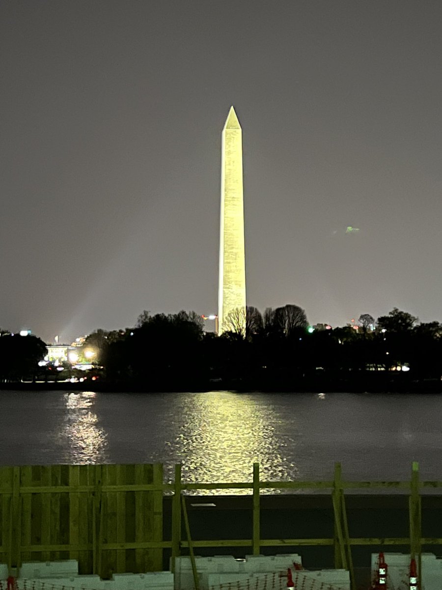 atooms13's tweet photo. Nighttime in DC! #jghstrack #doingitfordouglas @CoachjoyJoy @EastM_Muskies @JGHSMUSKIES1 https://t.co/Kz8uWY0tJ0