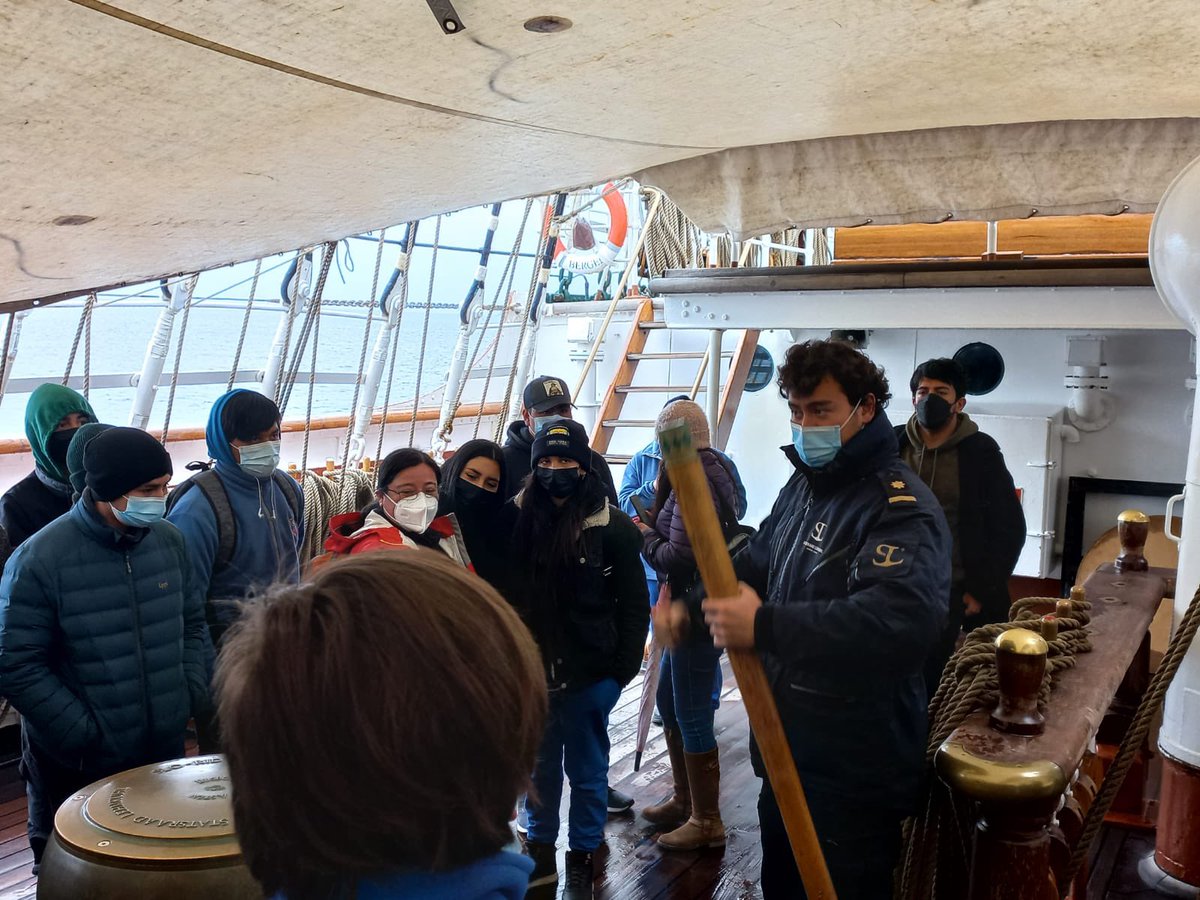InstitutodelMar's tweet photo. Hoy nuestros estudiantes #IDEMAR en régimen de internado y de Acuicultura y TNME participan del Seminario de Innovación Acuícola, organizado por empresa #Mowi en velero noruego "Statsraad Lehmkuhl", en #PuertoMontt.
#NaveguemosJuntosHaciaElÉxito @fundac_condell #Chonchi https://t.co/MA3woBHNZP