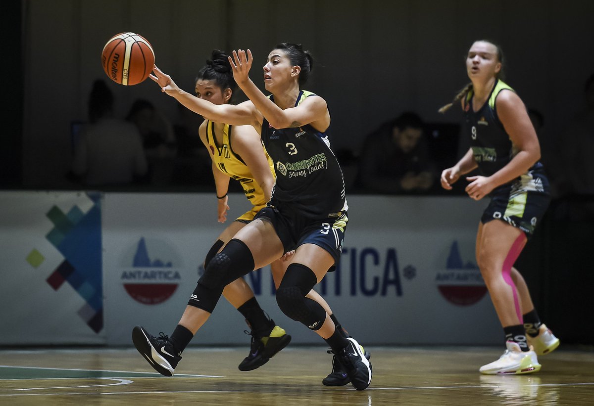 🏀TERCER CUARTO DE LA FINAL
🟡Berazategui 40
💜💙Corrientes 34

(Dagostino 10, García 8)

📺 <a href="/canaldeportv/">DEPORTV</a> 
📱youtu.be/BoJNBdcgGvI