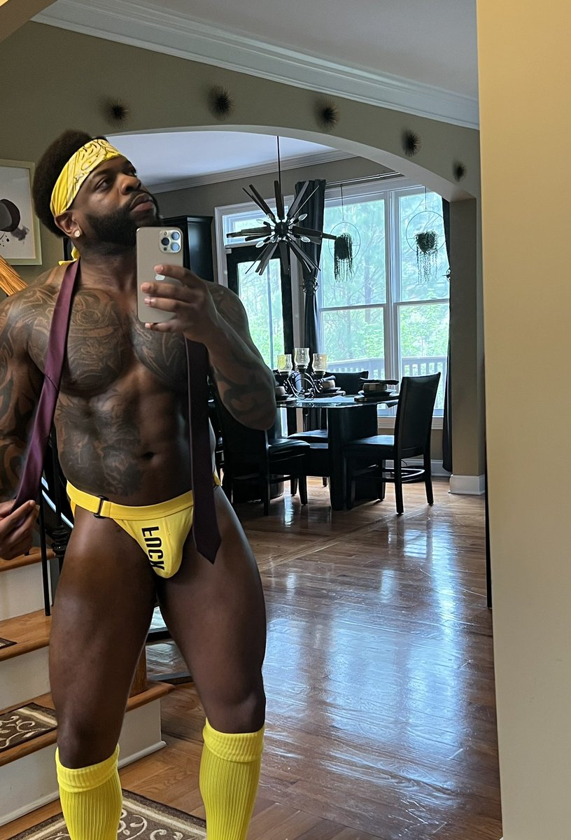 JACOBI_DSP's tweet photo. Y’all like Yellow on Dark Skin? 💛🤴🏾 https://t.co/0Syk3yVeI3
