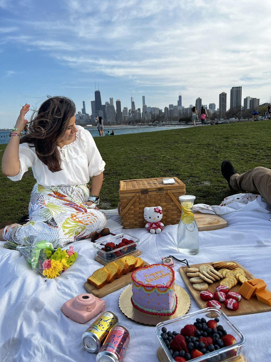mevxle's tweet photo. ok but my moms picnic turned out so cute https://t.co/Vw2qXyJRNm