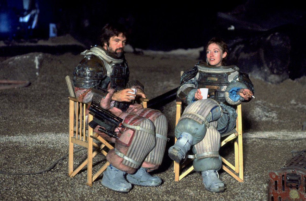 #tomskerritt & #veronicacartwright en un descanso, en el rodaje de #alien (1979)