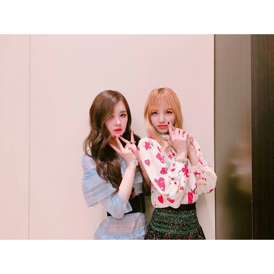 timetolili's tweet photo. 170428 (5 years ago today)
blackpinkofficial instagram update

"#BLACKPINK #ROSÉ #LISA #CHAELISA #BESTIES #LOVEHERR #블랙핑크 #로제 #리사 #리챙 #막내둘 #뀨 ❣️❣️"

https://t.co/wLZnbWcQMB https://t.co/wbWTizw2H5